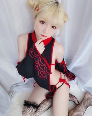 美女把胸全部露出_高清超清在线观看